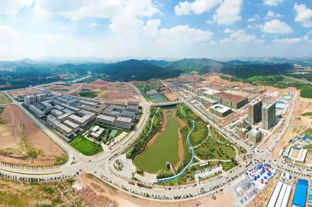 中創(chuàng)新航項目正如火如荼建設中。圖為鳳山湖園區(qū)全景。郭永樂 攝