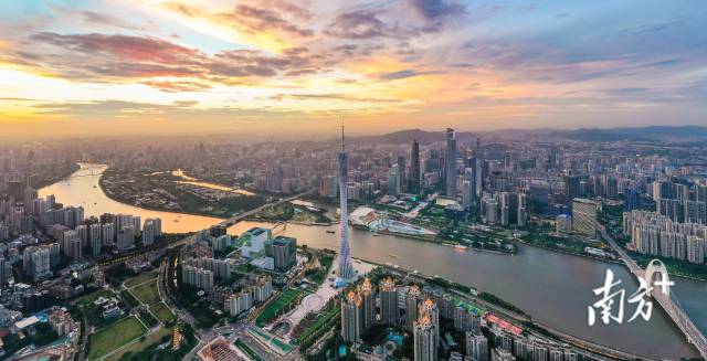 珠江，從廣州市區(qū)穿城而過(guò)。