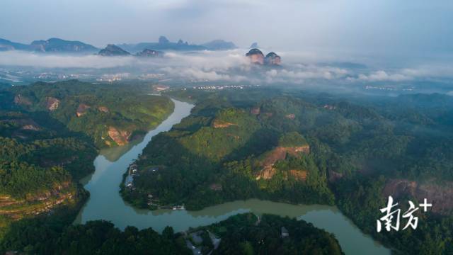 韶關(guān)丹霞山是丹霞地貌命名地，已入選《世界自然遺產(chǎn)名錄》。