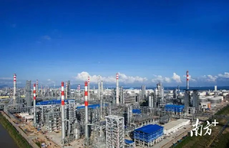 全省各地積極抓大產(chǎn)業(yè)、大平臺、大項目、大企業(yè)、大環(huán)境。圖為惠州大亞灣石化區(qū)。南方日報記者 王昌輝 攝