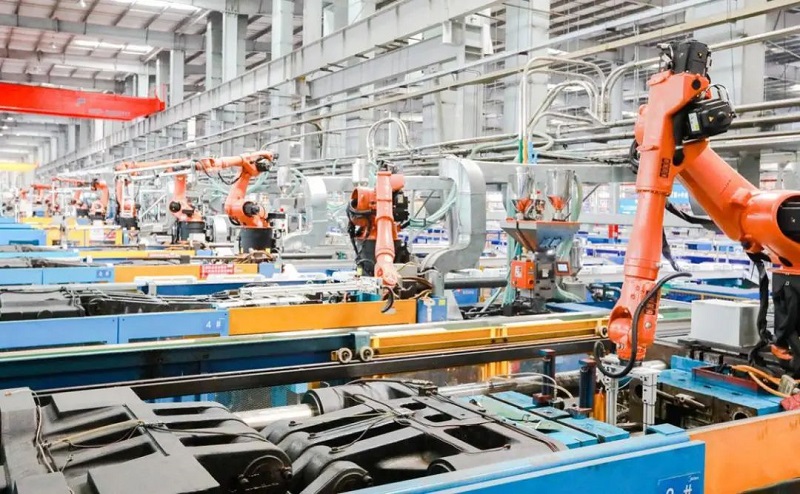 佛山推進(jìn)制造業(yè)加快數(shù)字化智能化轉(zhuǎn)型，完善工業(yè)互聯(lián)網(wǎng)服務(wù)平臺和安全體系