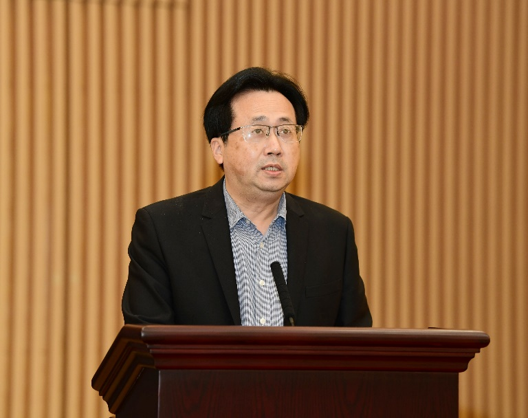 廣東省委農(nóng)村工作會(huì)議暨全面推進(jìn)“百縣千鎮(zhèn)萬村高質(zhì)量發(fā)展工程”促進(jìn)城鄉(xiāng)區(qū)域協(xié)調(diào)發(fā)展動(dòng)員大會(huì)上，省農(nóng)業(yè)農(nóng)村廳黨組書記、副廳長(zhǎng)劉棕會(huì)發(fā)言。（南方日?qǐng)?bào)記者 王輝 肖雄 攝）