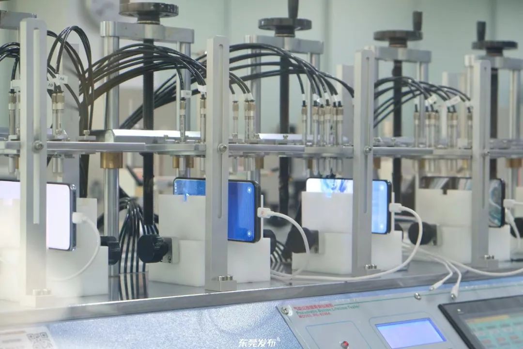 正在實(shí)驗(yàn)檢測(cè)的OPPO產(chǎn)品