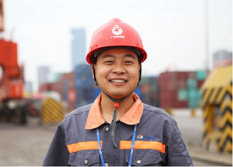 全國(guó)人大代表周沖。 廣州港集團(tuán)供圖