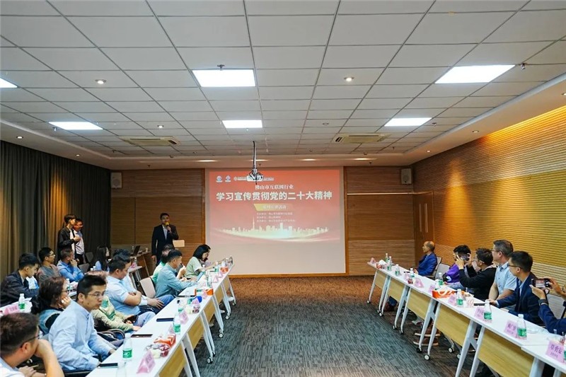 3月24日，活動來到佛山維尚家具制造有限公司五廠。（圖源：佛山新聞網(wǎng)）