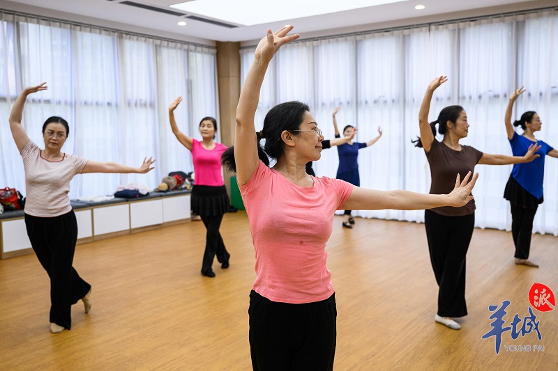 市民在練習(xí)舞蹈