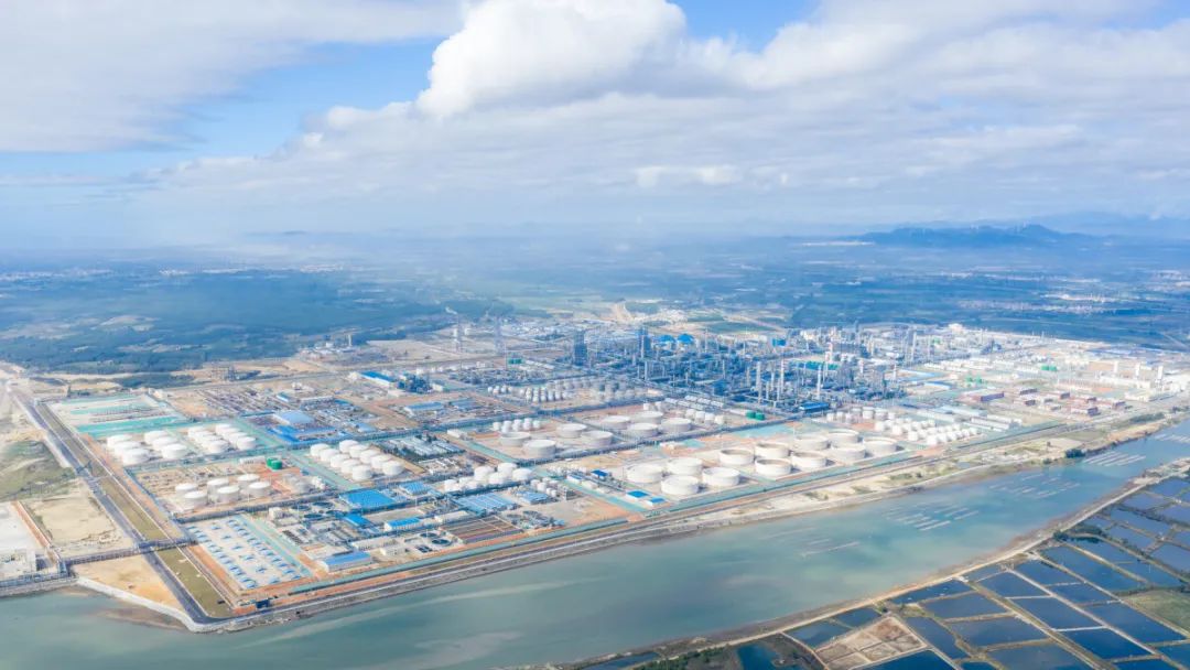 揭陽中石油廣東煉化一體化項目投產(chǎn) 黃偉旭 攝