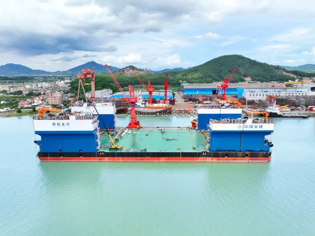 全球最大寬扁淺吃水型半潛駁船——“四航永興”號(hào)由航通船業(yè)承建。新會(huì)區(qū)委宣傳部供圖