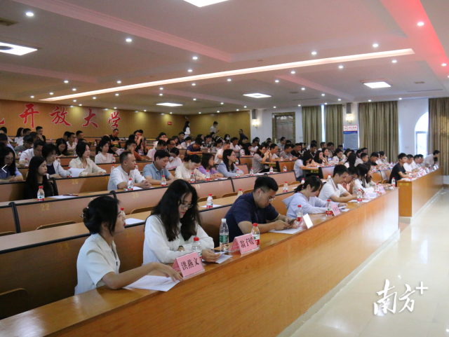 汕尾2023年全市網(wǎng)絡(luò)文明素養(yǎng)和技能提升培訓(xùn)班現(xiàn)場圖。