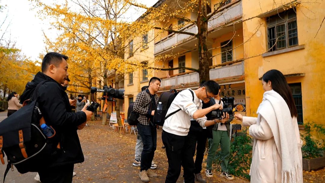 佛山、韶關(guān)兩地網(wǎng)絡(luò)自媒體在南雄帽子峰旅游景區(qū)進(jìn)行采風(fēng)創(chuàng)作