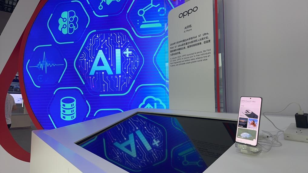 AI手機(jī)展臺(tái)。新華社記者 周琳 攝