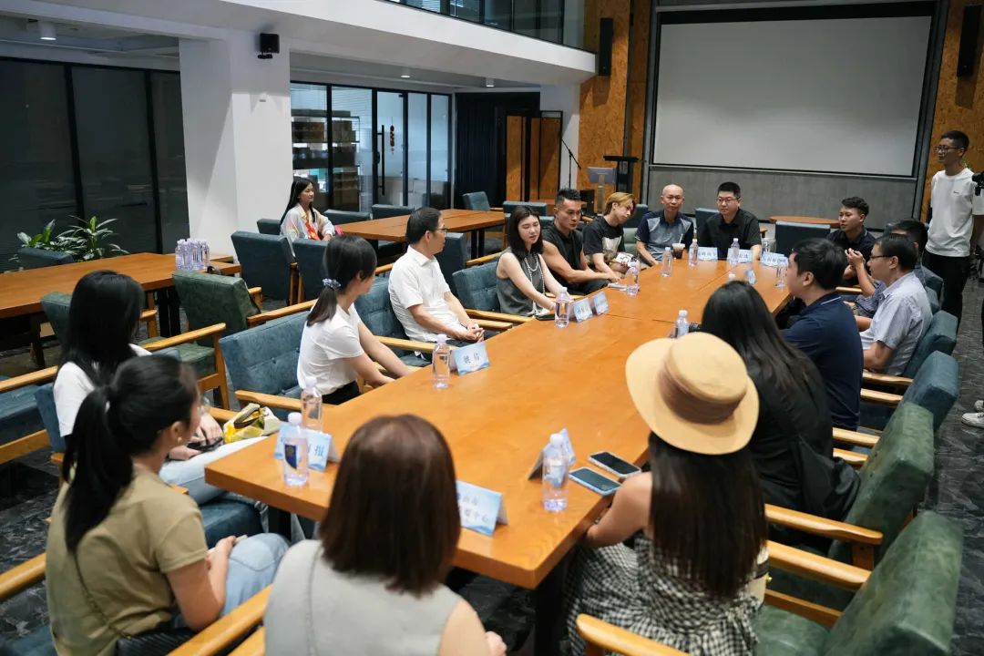 中山星朗傳媒與佛山自媒體代表相互交流。