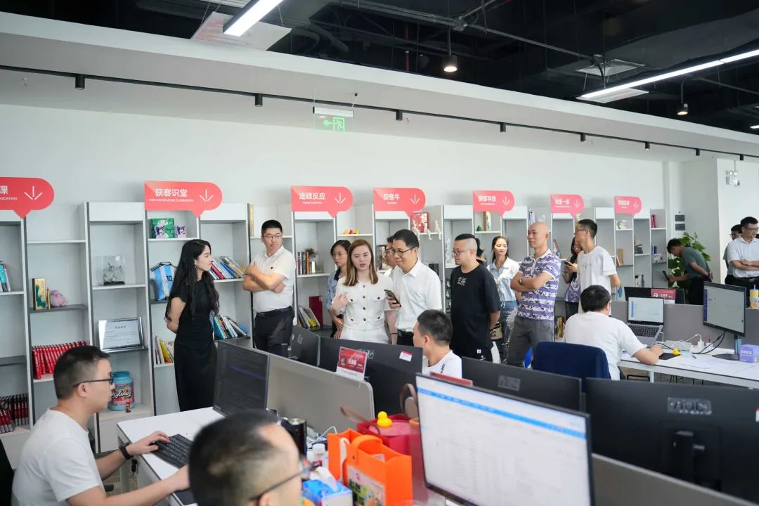 佛山自媒體代表參觀深圳博商管理科學研究院。