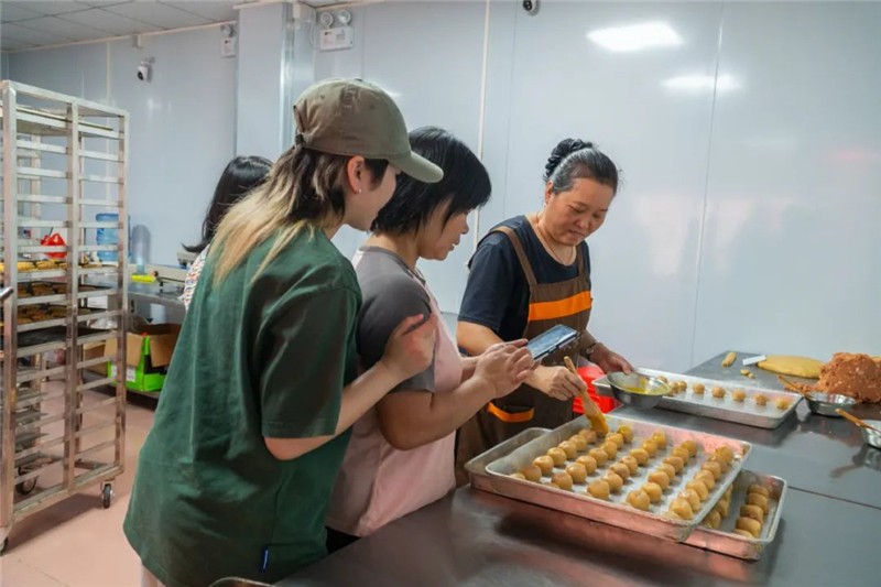 學(xué)員進(jìn)行實(shí)操。