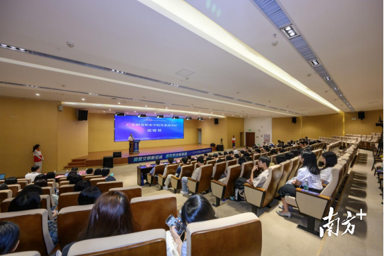 廣東財(cái)貿(mào)職業(yè)學(xué)院黨委副書記張賢基致辭。