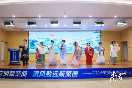 廣東財(cái)貿(mào)職業(yè)學(xué)院子衿中華傳統(tǒng)文化協(xié)會(huì)才藝節(jié)目表演《折柳》。