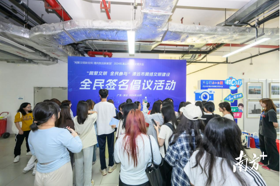 學(xué)子們積極參與。