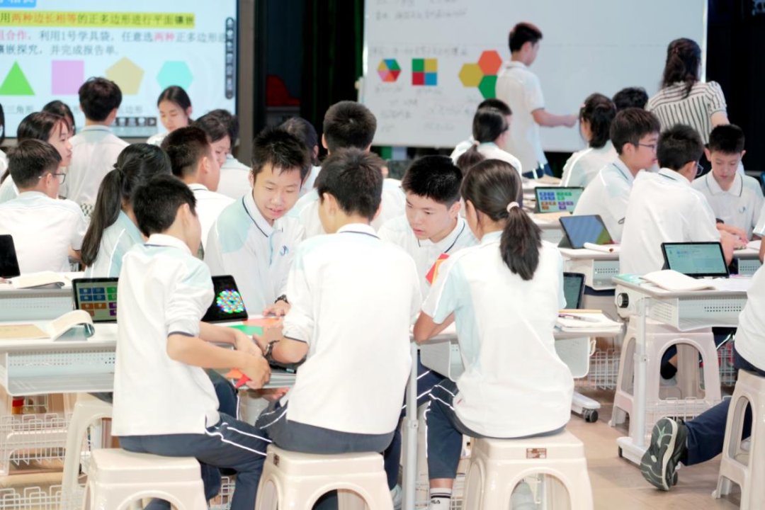 數(shù)學(xué)《平面鑲嵌》展示課