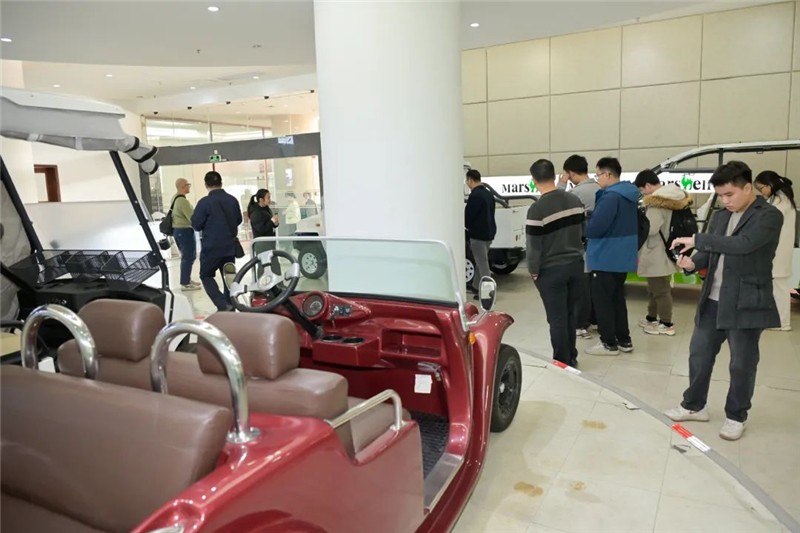 采風(fēng)團實地考察瑪西爾公司。肇慶市融媒體中心記者 吳勇強 攝