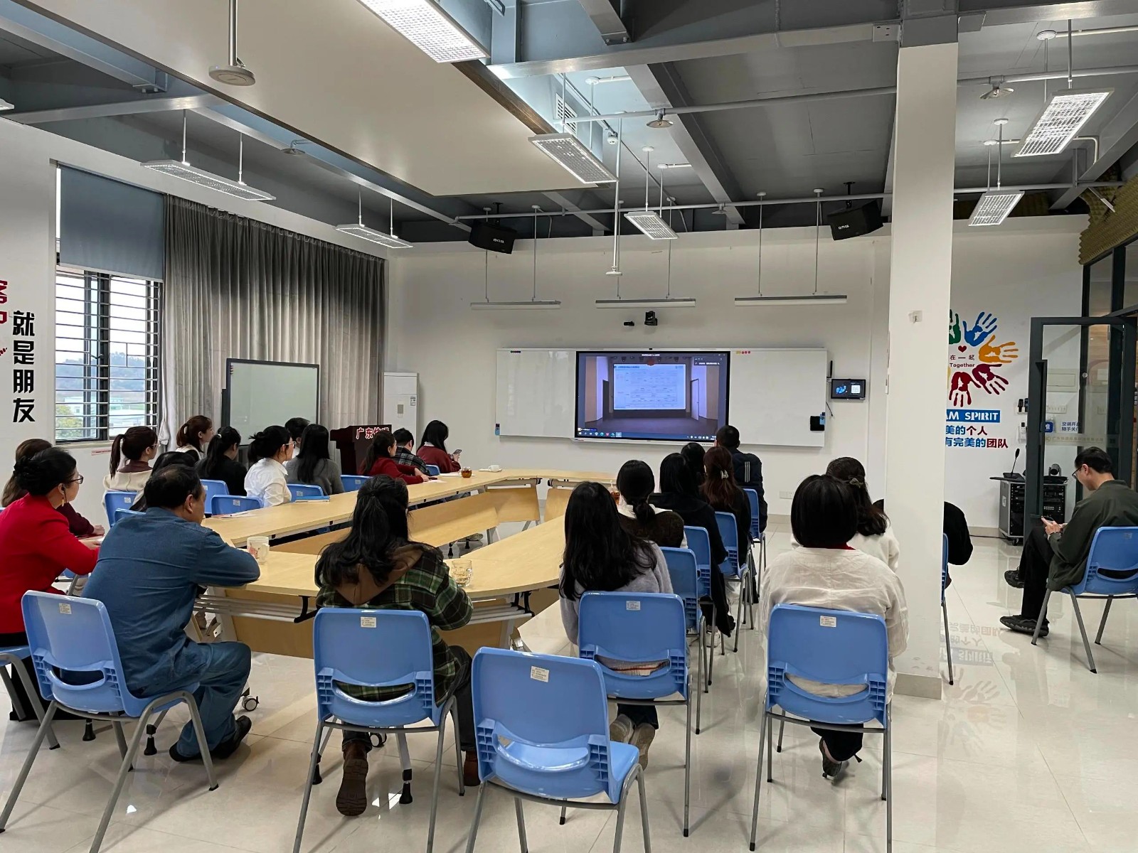 汕頭市互聯(lián)網(wǎng)行業(yè)黨組織收聽收看AI應(yīng)用培訓(xùn)