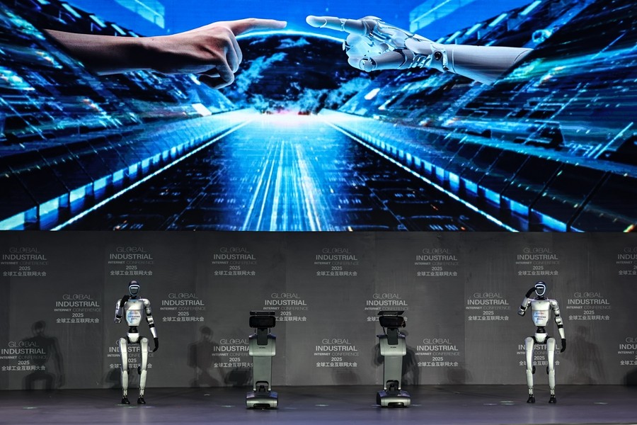 9月6日拍攝的2025全球工業(yè)互聯(lián)網(wǎng)大會(huì)開幕式現(xiàn)場。新華社記者 潘昱龍 攝