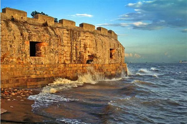 威遠(yuǎn)炮臺(tái)